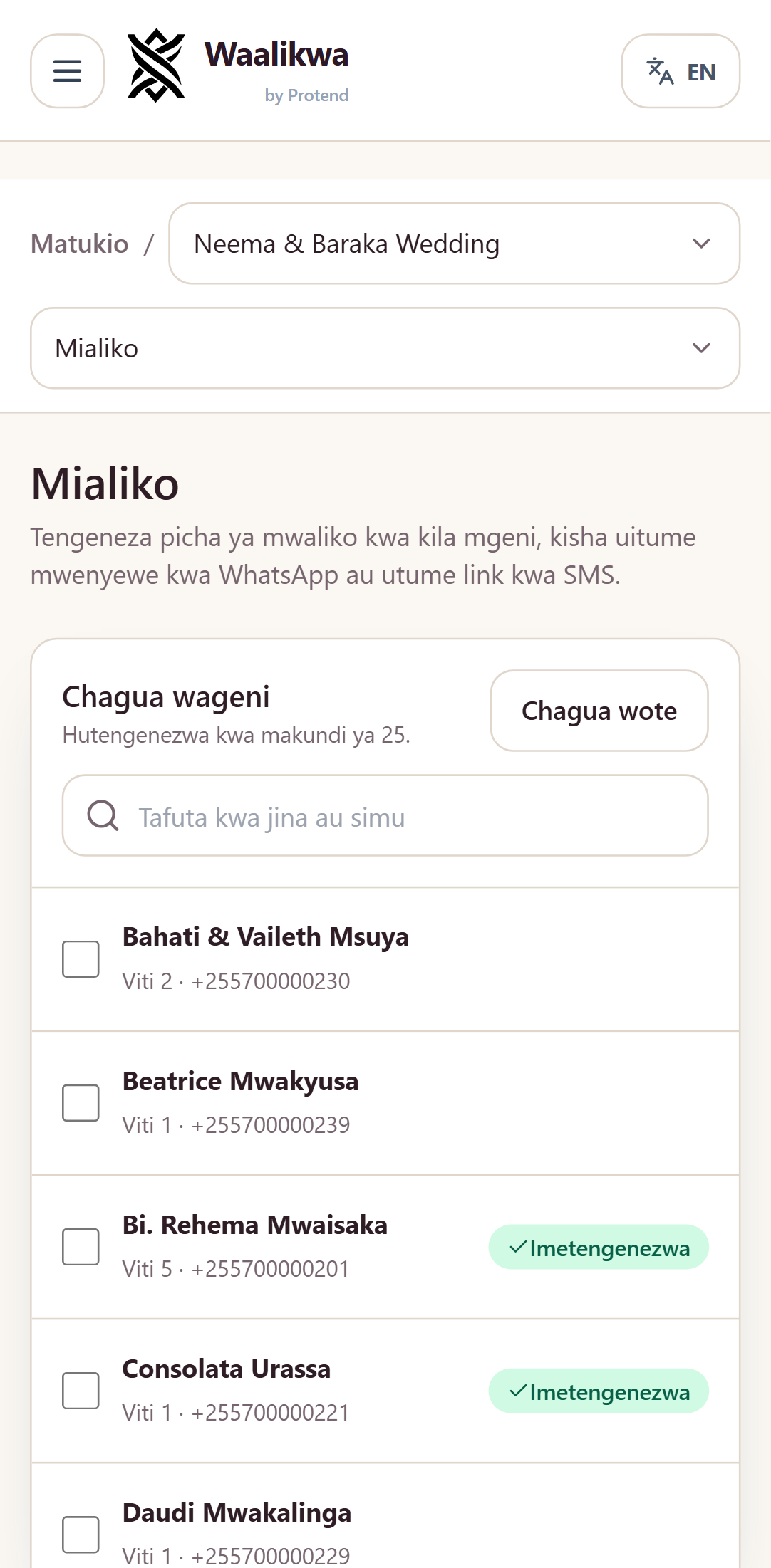 Skrini ya mialiko, ikionyesha sanaa ya mwaliko kwa kila mgeni na vitufe vya kupakua na WhatsApp.
